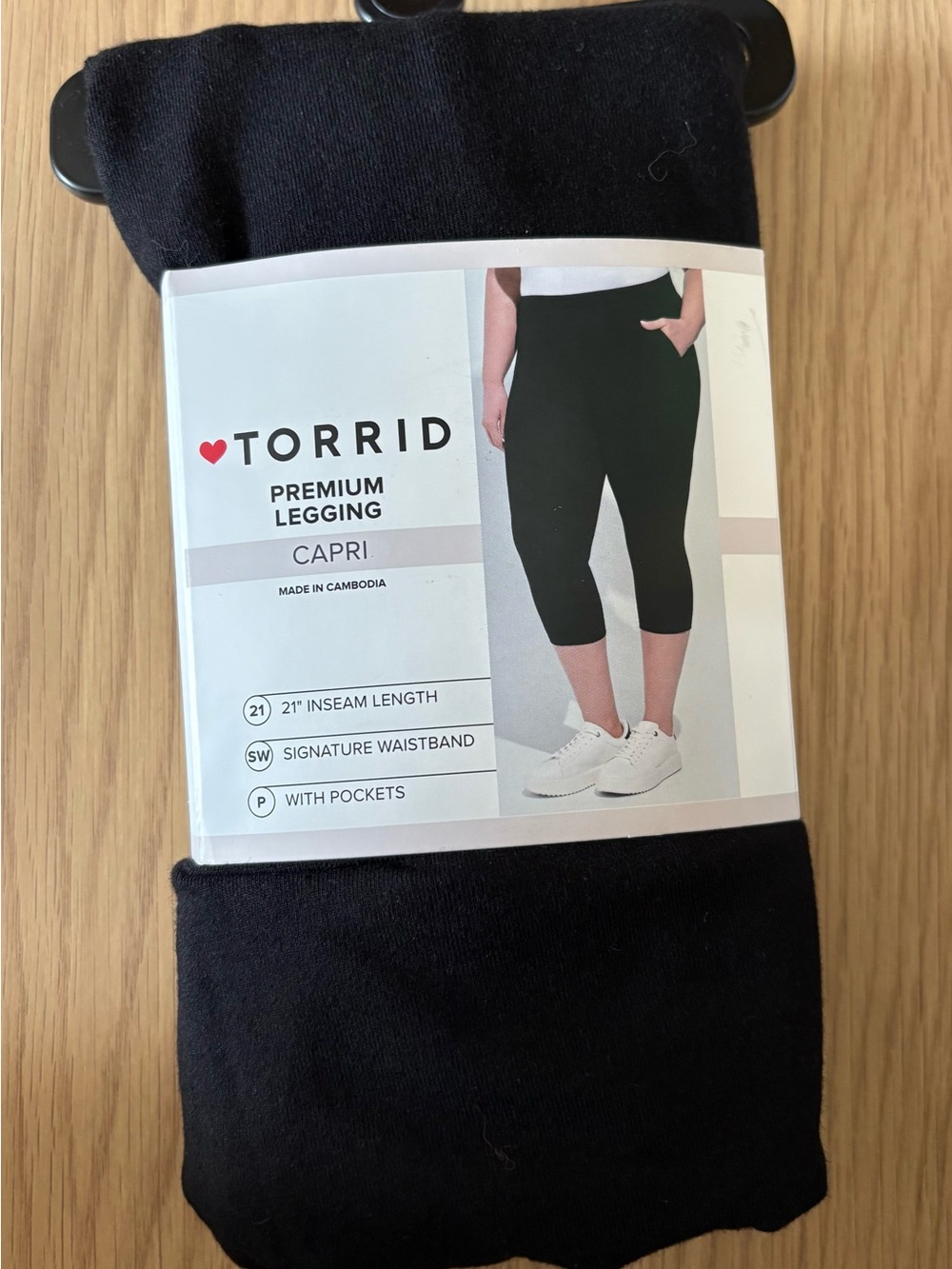 torrid Black Capri Signature Pocket Leggings